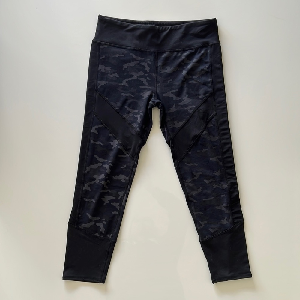 Threads 4 Thought Cropped Camo Leggings - Size M